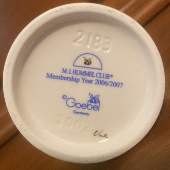 💛TM8 ‘Keeping Time’ Hummel Goebel #2183 - Picture 7 of 8